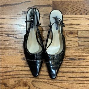 Black pointed kitten heel